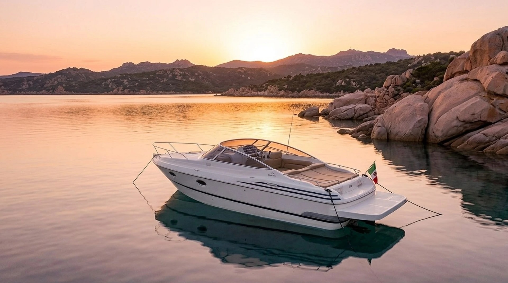 Tramonto dalla nostra barca sull'arcipelago di La Maddalena — Kyma Charter